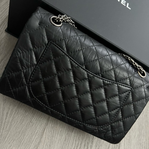 Chanel Classic 2.55 Bag 224 - Picture 2 of 6